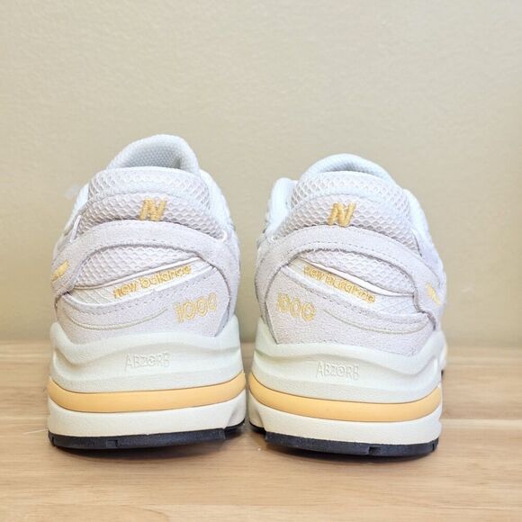 Athletic_Shoes